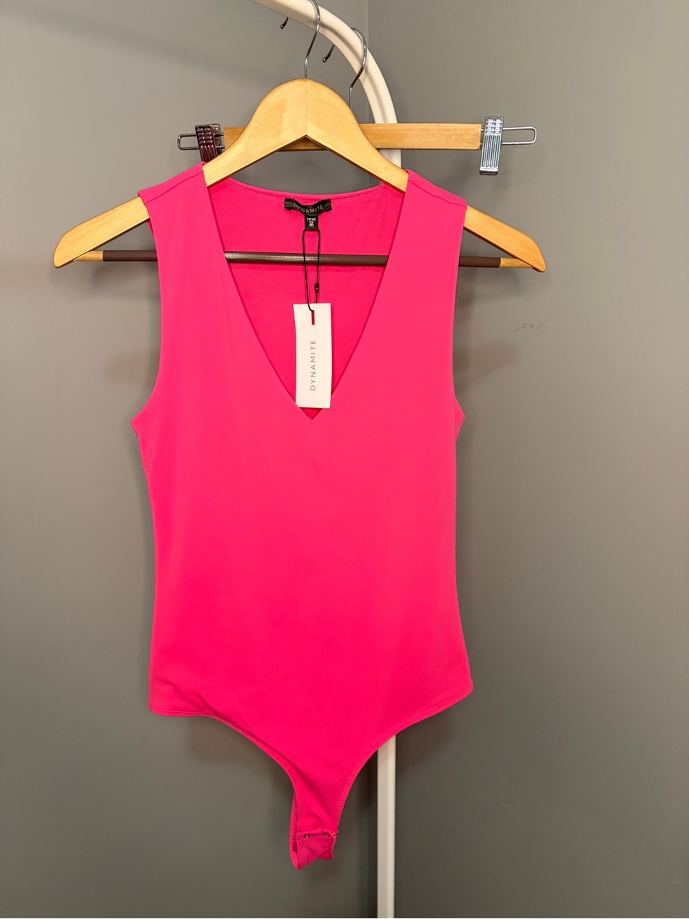 NWT Dynamite Sculpt Bare V-Neck Bodysuit Fandango Pink Hot Pink Size XS